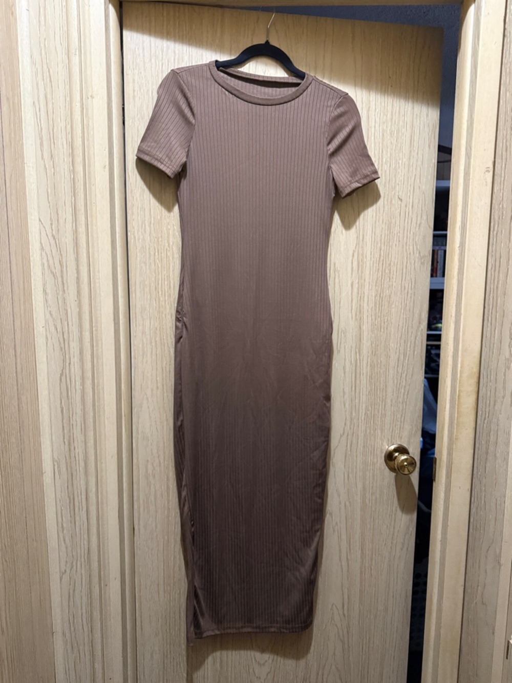 Ribbed Short-Sleeve Maxi dress in Taupe